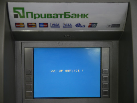 «ЖС-прэміум»: Украінскія банкі ўвялі ліміт на зняцце наяўных для мужчын прызыўнога ўзросту. Мы праверылі гэта