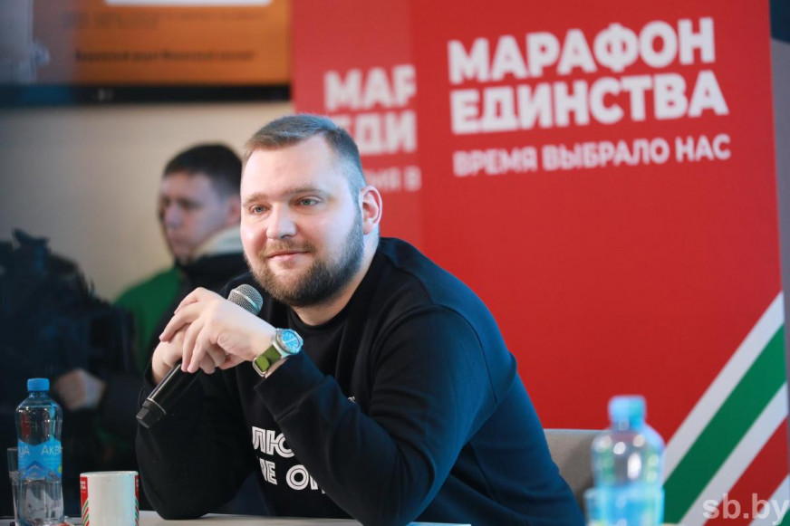 Азарёнок заявил, что Путин признает беларусов и украинцев отдельными народами. Цитаты говорят обратное