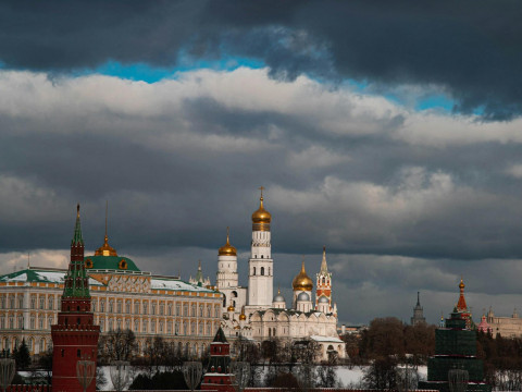 «Ніводнага расейскага рубля». Заявы палітолага Пятроўскага пра субсідыі Расеі не супалі з рэальнасцю