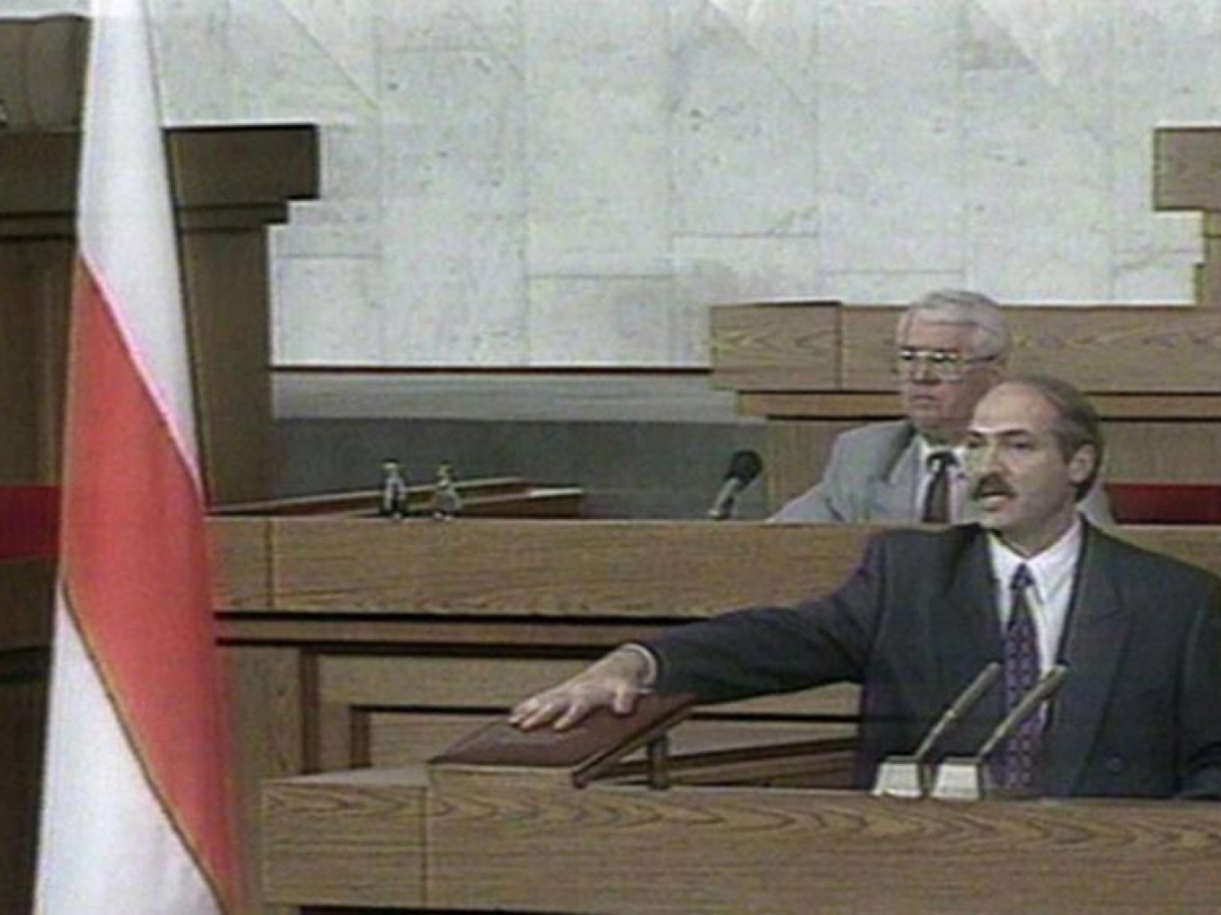 Перад тым як паслаць ЗША «нах..», Лукашэнка прыўкрасіў вынікі выбараў 1994 года