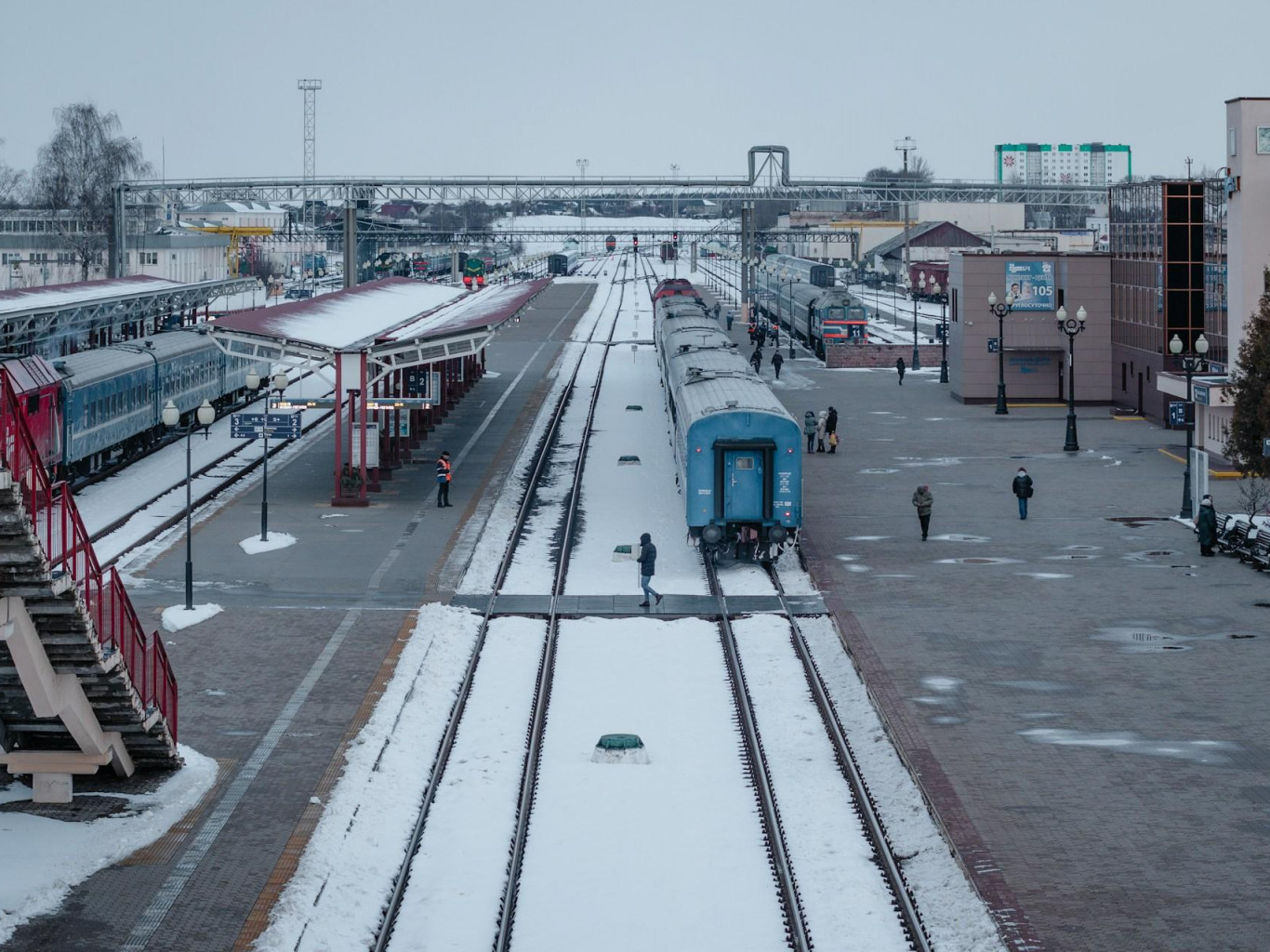 Have hundreds of thousands of Ukrainians moved to Belarus? Azaronak confuses the number of border crossings with the number of people who actually resettled
