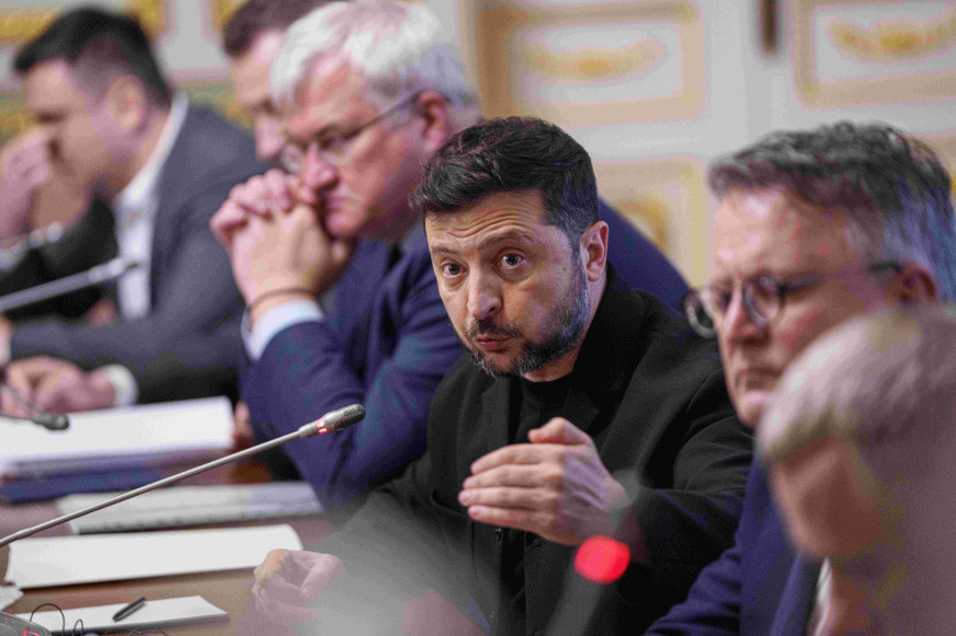 News.by паказаў графік пра падзенне даверу да ўлады ва Украіне. Але ў даследаванні ўкраінцаў не апытвалі