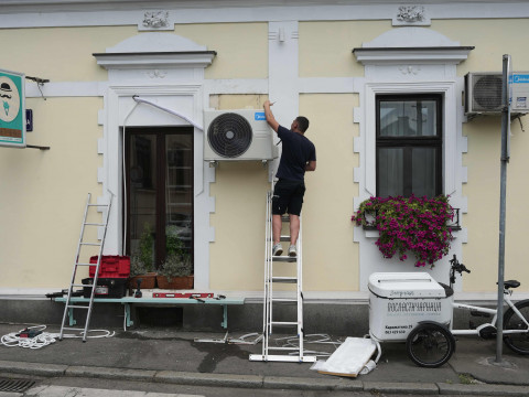Are air conditioners a luxury? We examined  arguments of Mukavozchyk, who predicted the demise of Europe due to heat